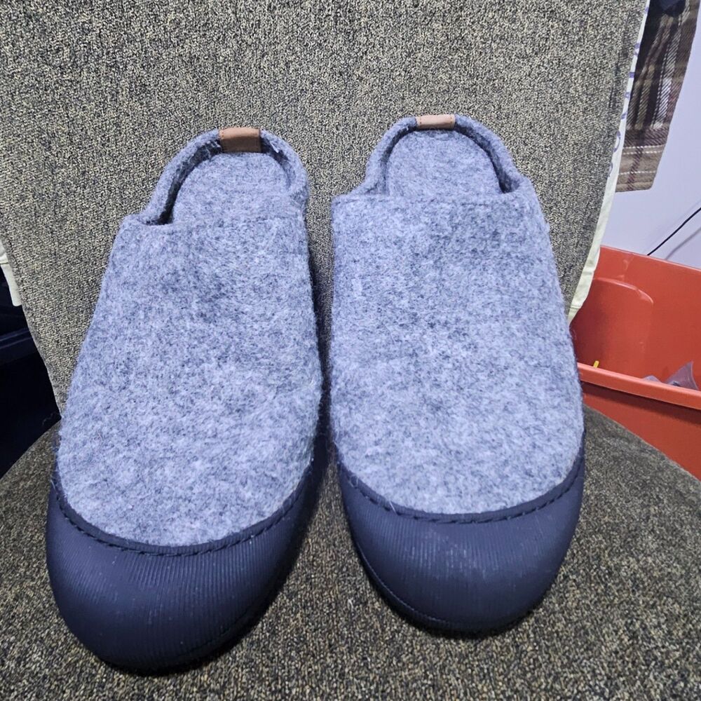 unknown brand mens house slippers